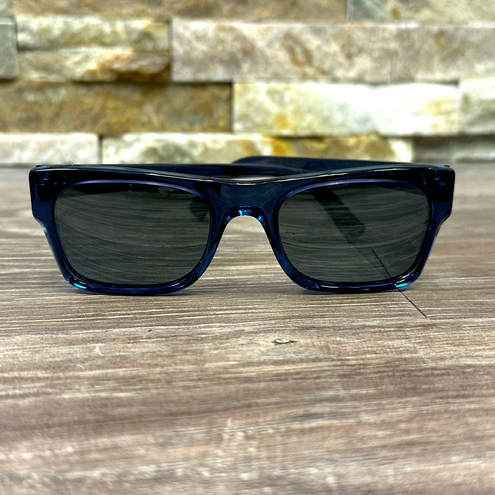 Kirk & Kirk Carey in midnight with polarized grey lenses never used